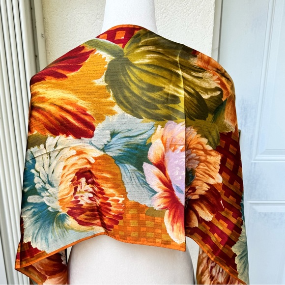 PERRY ELLIS. Rectangular Floral Silk Scarf. 15X58. Beautiful. Vibrant colours. - Picture 2 of 8